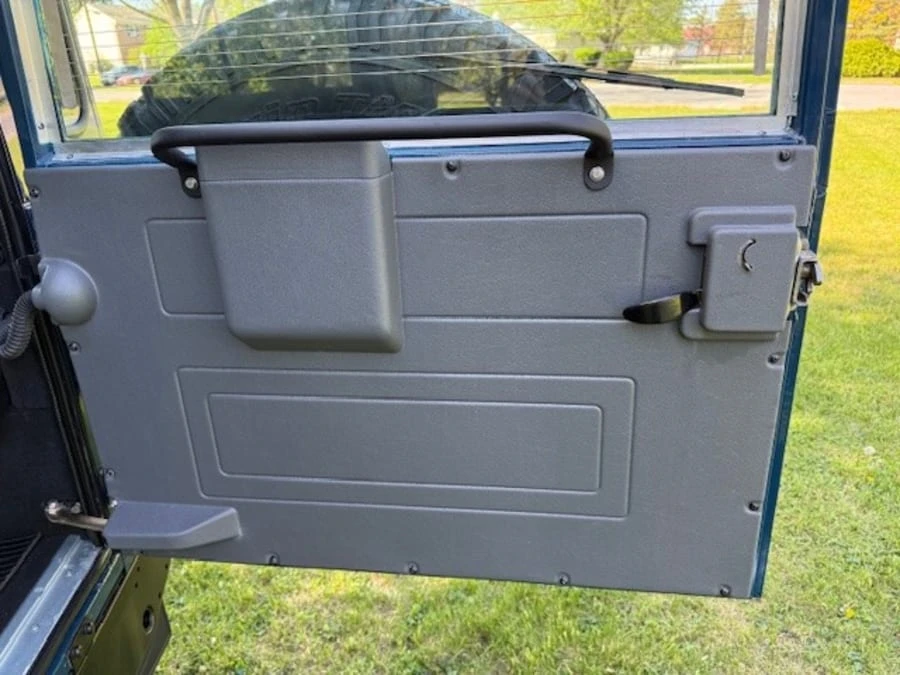 2000 Land Rover Defender 110 - Image 19 of 31