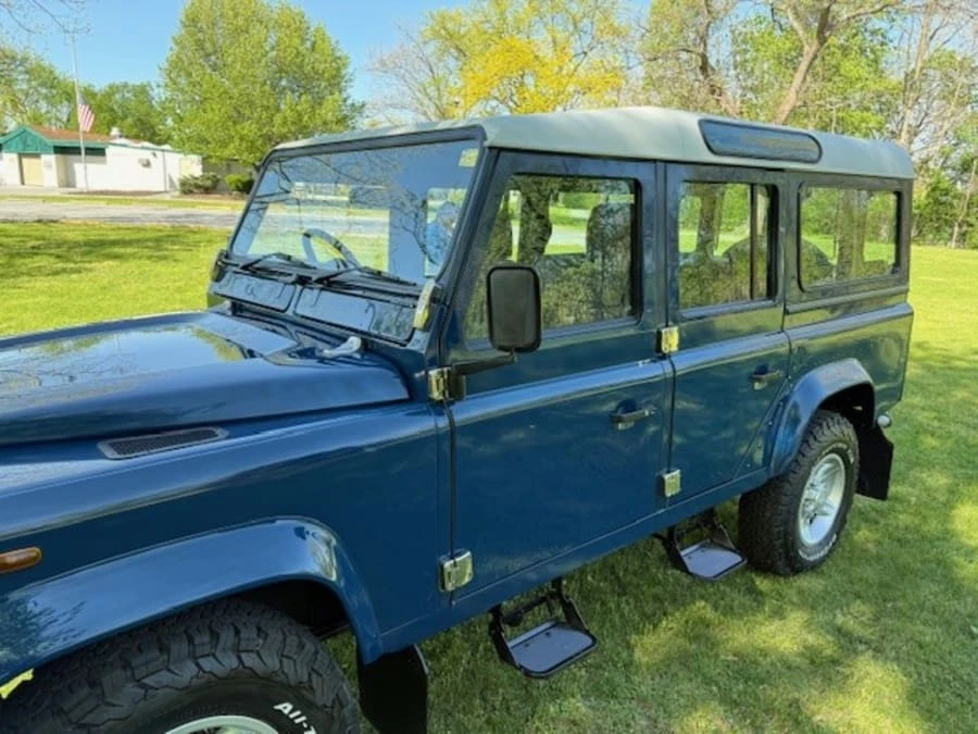 2000 Land Rover Defender 110 - Image 6 of 31