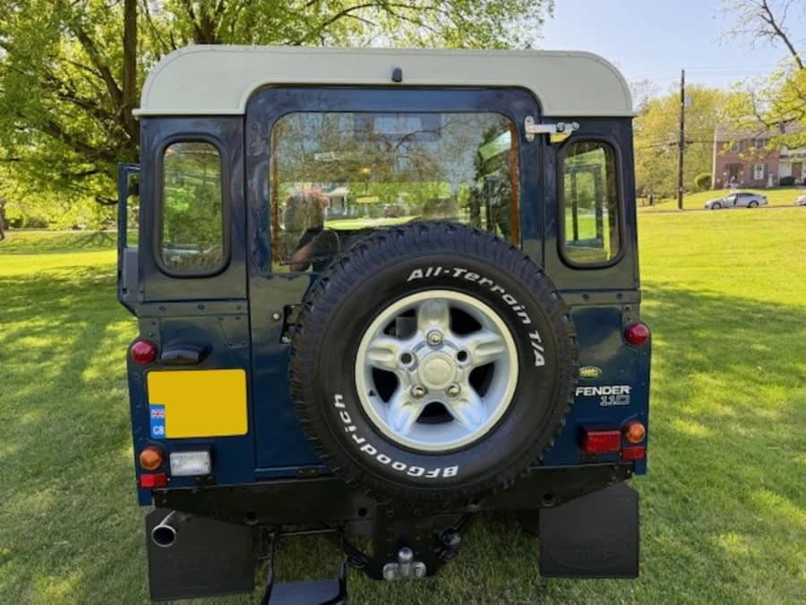 2000 Land Rover Defender 110 - Image 4 of 31