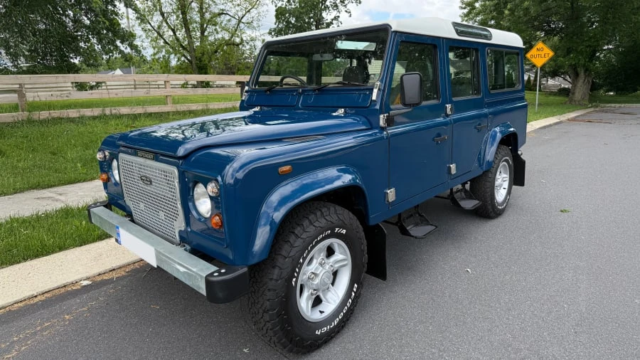 2000 Land Rover Defender 110 - Image 2 of 31