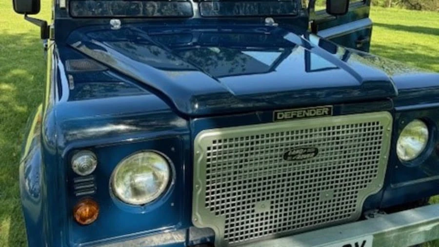 2000 Land Rover Defender 110 - Image 3 of 31