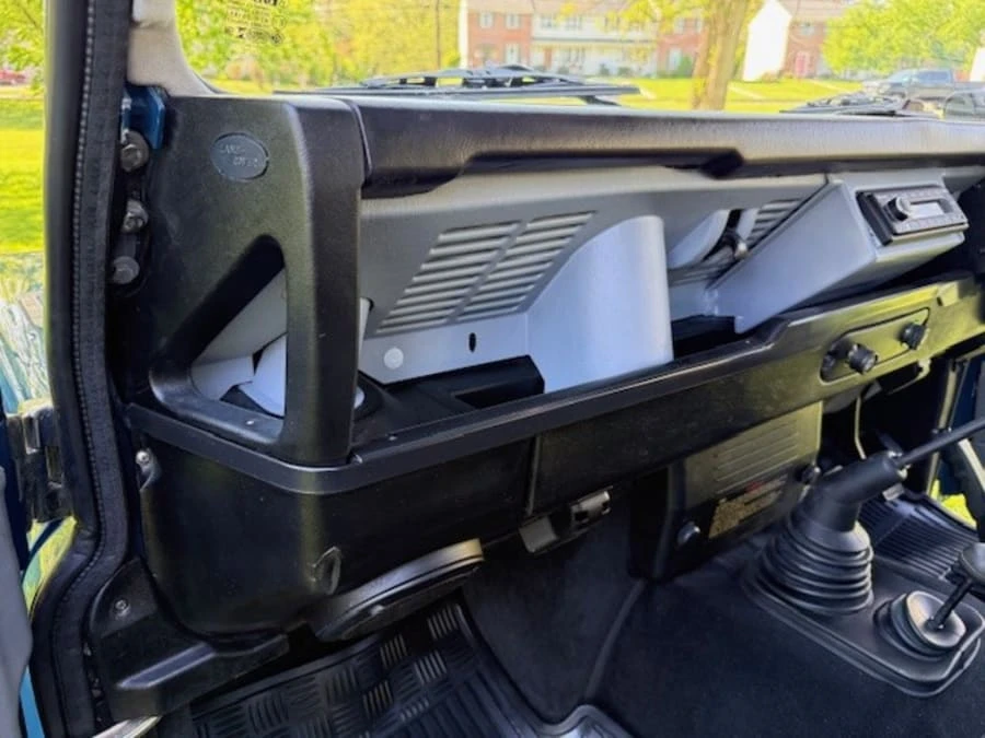2000 Land Rover Defender 110 - Image 17 of 31