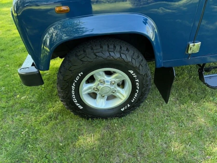 2000 Land Rover Defender 110 - Image 5 of 31