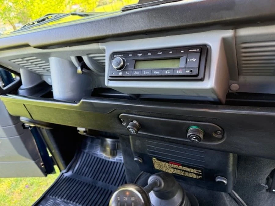 2000 Land Rover Defender 110 - Image 15 of 31