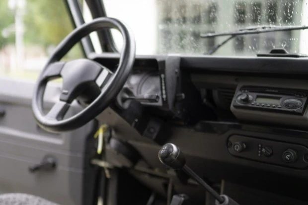 2000 Land Rover Defender 110 - Image 5 of 7