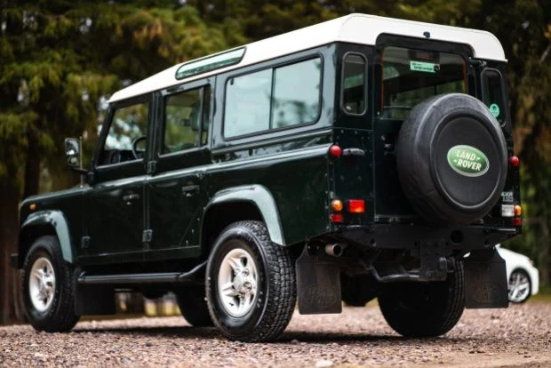 2000 Land Rover Defender 110 - Image 2 of 7
