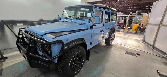 2000 Land Rover Defender 110 V8 Sport Utility 4D