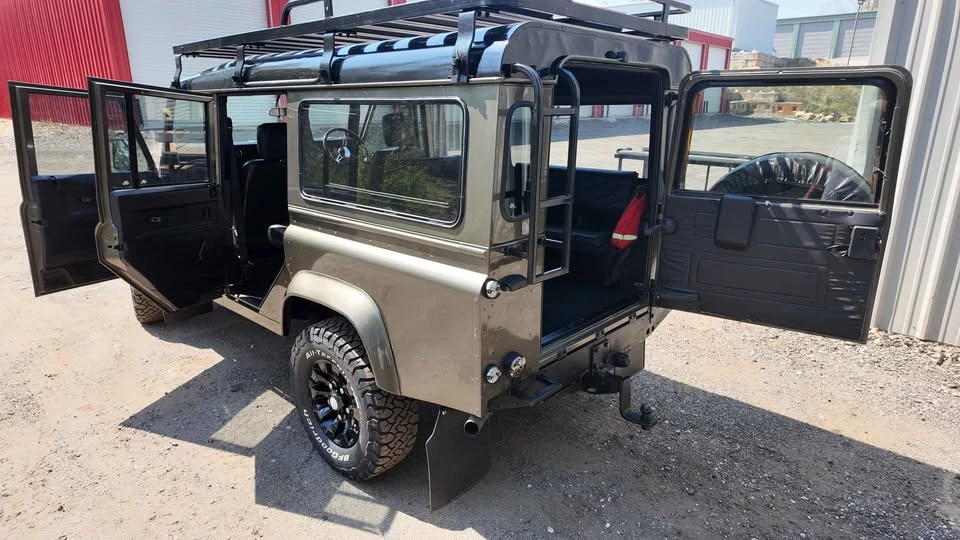 2000 Land Rover Defender 110 - Image 10 of 18