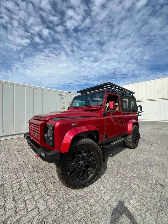 2000 Land Rover Defender 110 - Image 15 of 18