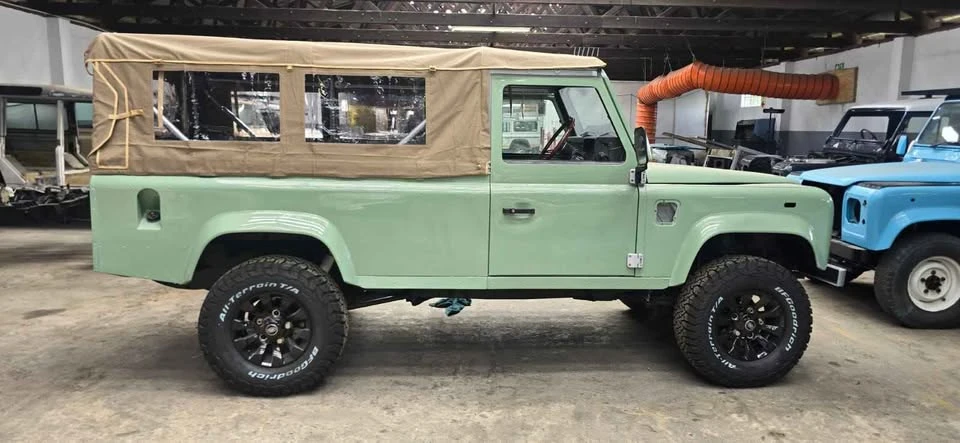 2000 Land Rover Defender 110 - Image 6 of 18