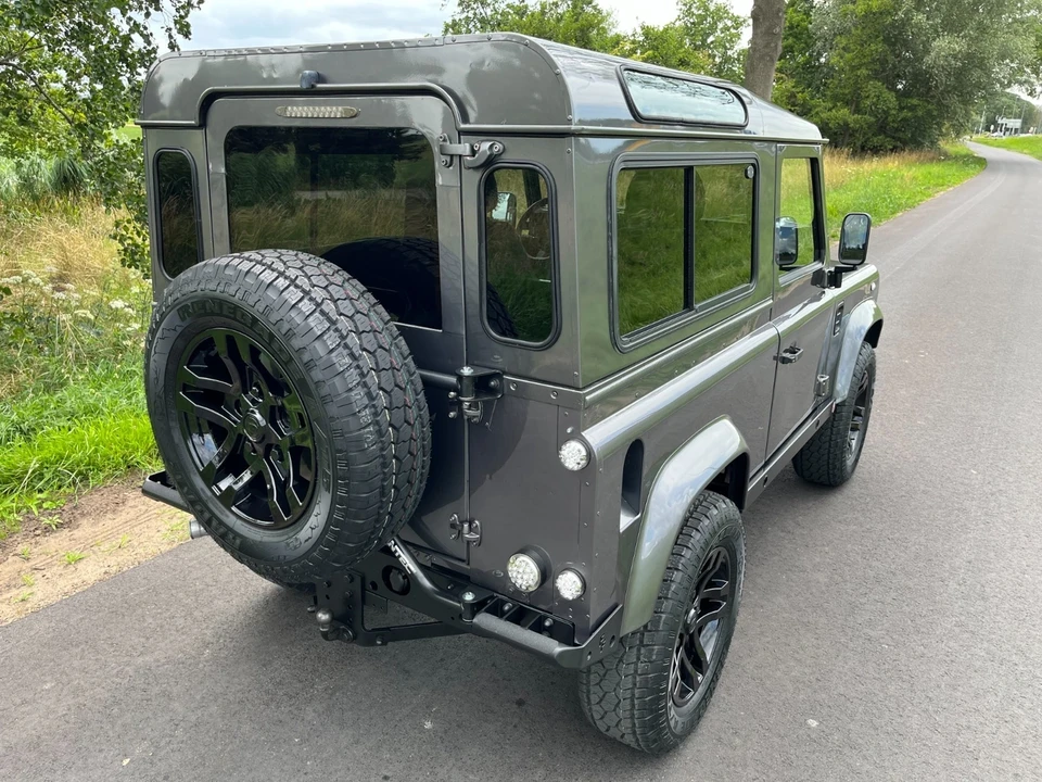 2000 Land Rover Defender 90 - Image 6 of 21