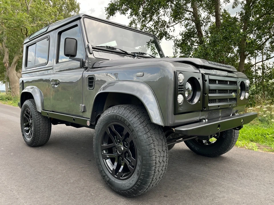 2000 Land Rover Defender 90 - Image 2 of 21