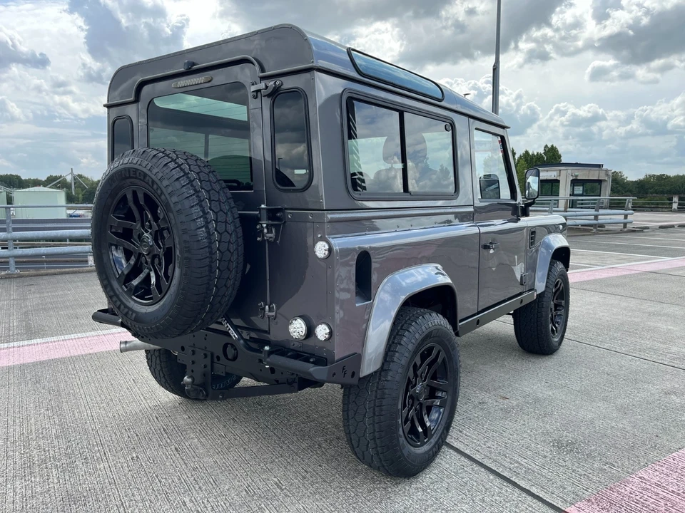 2000 Land Rover Defender 90 - Image 14 of 21