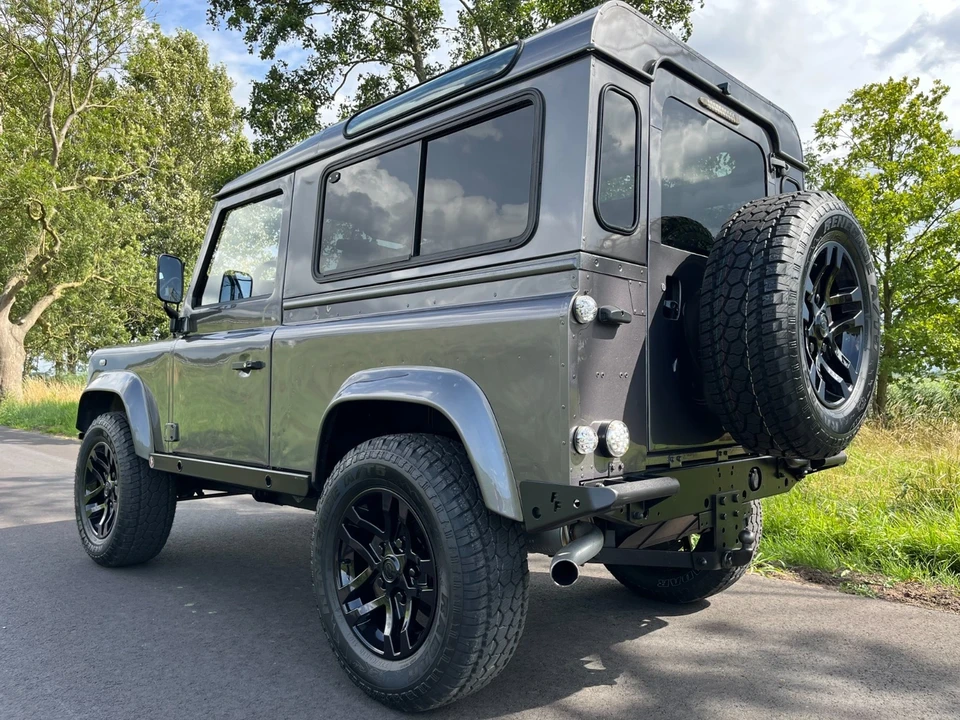2000 Land Rover Defender 90 - Image 9 of 21
