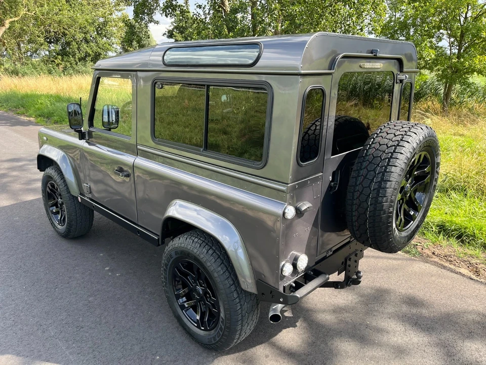 2000 Land Rover Defender 90 - Image 8 of 21