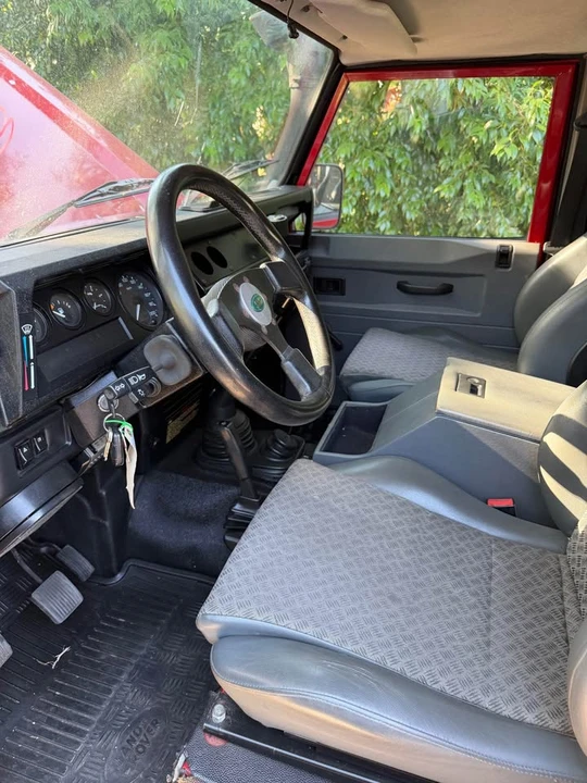 2000 Land Rover Defender 130 - Image 6 of 18