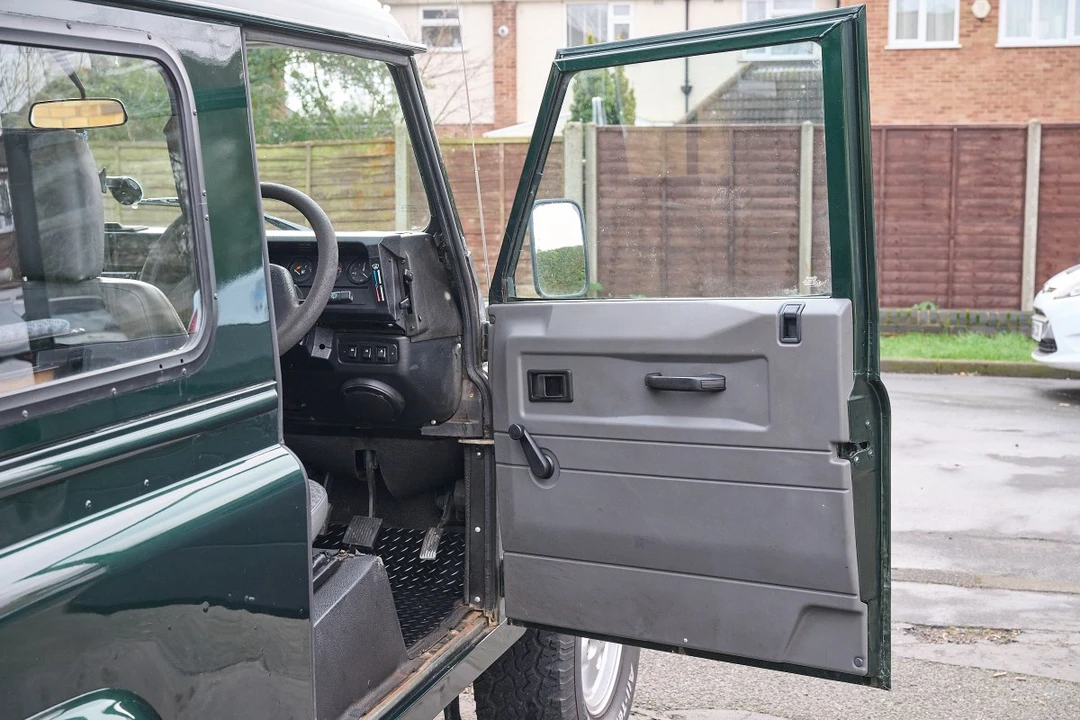 2000 Land Rover Defender 90 - Image 15 of 30