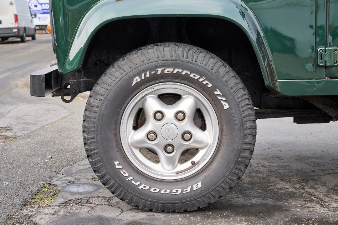 2000 Land Rover Defender 90 - Image 11 of 30