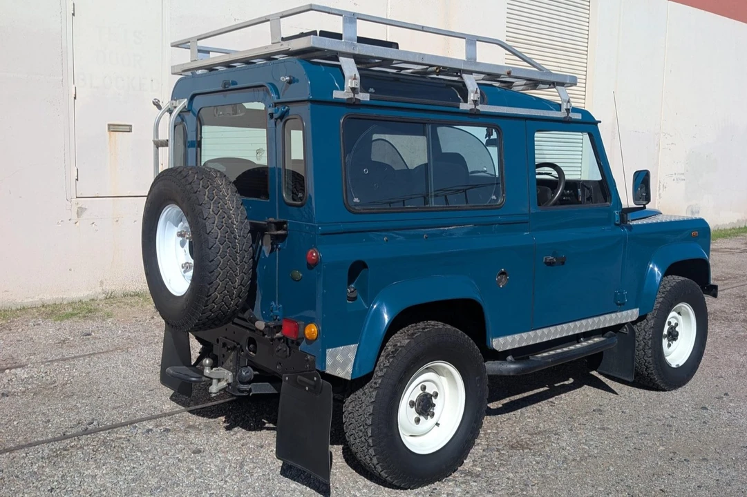 2000 Land Rover Defender 90 - Image 2 of 9