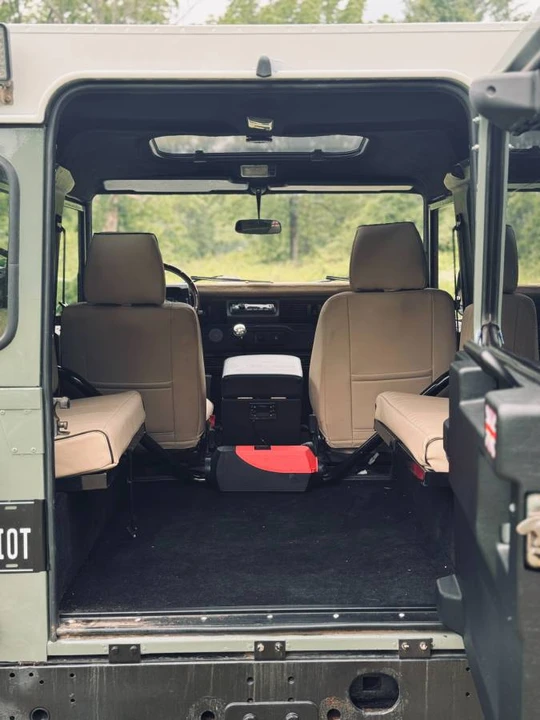 2000 Land Rover Defender 90 - Image 9 of 21