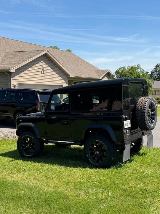 2000 Land Rover Defender 90 - Image 2 of 11