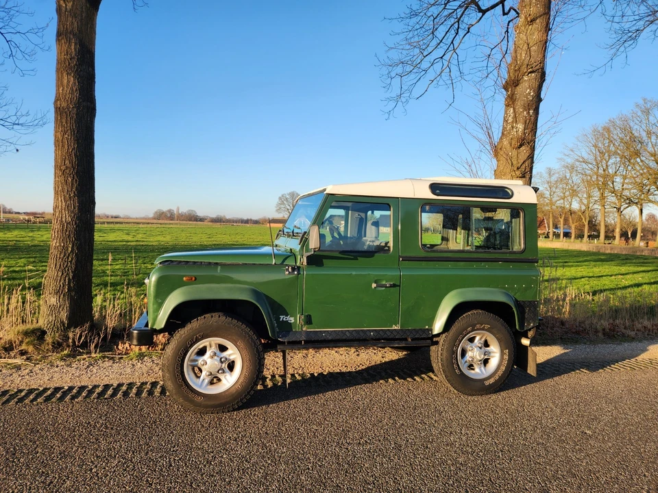 2000 Land Rover Defender 90 - Image 10 of 21