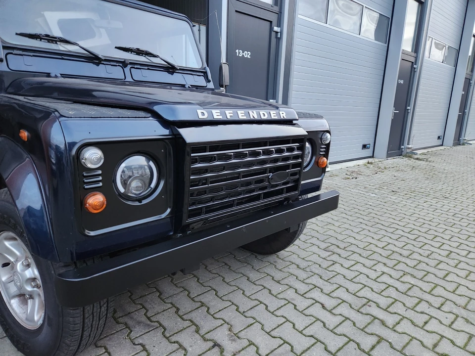 2000 Land Rover Defender 90 - Image 2 of 21