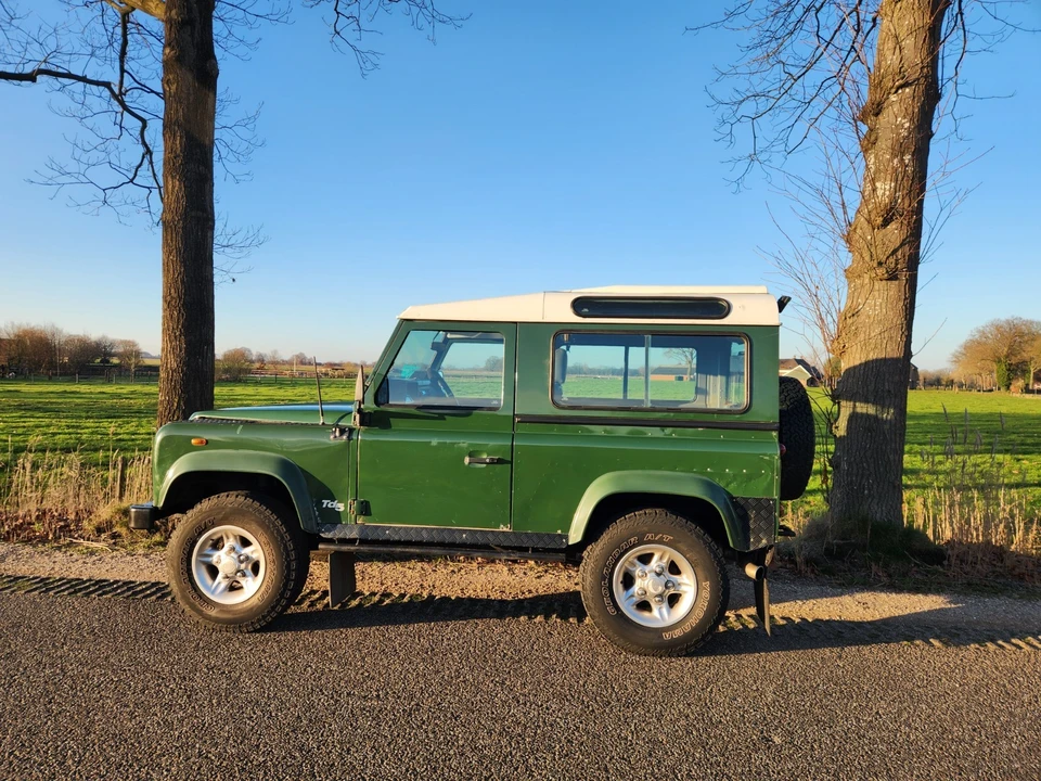 2000 Land Rover Defender 90 - Image 9 of 21
