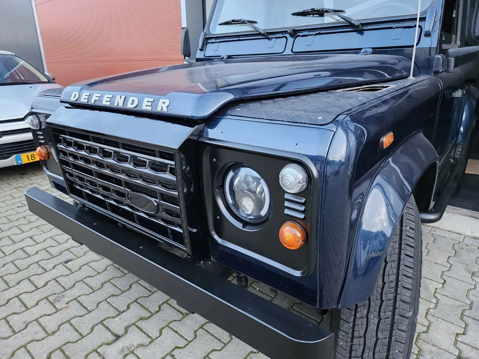 2000 Land Rover Defender 90 - Image 3 of 21