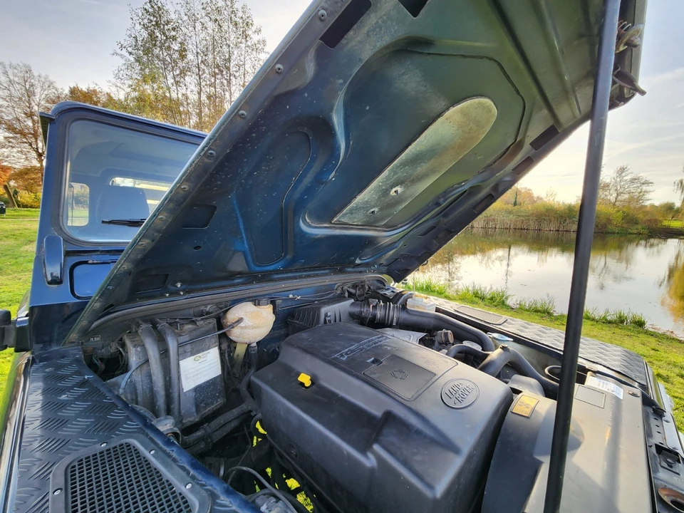 2000 Land Rover Defender 90 - Image 9 of 21