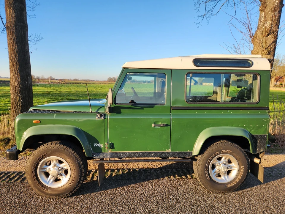 2000 Land Rover Defender 90 - Image 6 of 21