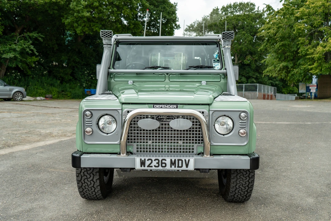 2000 Land Rover Defender 90 - Image 2 of 31