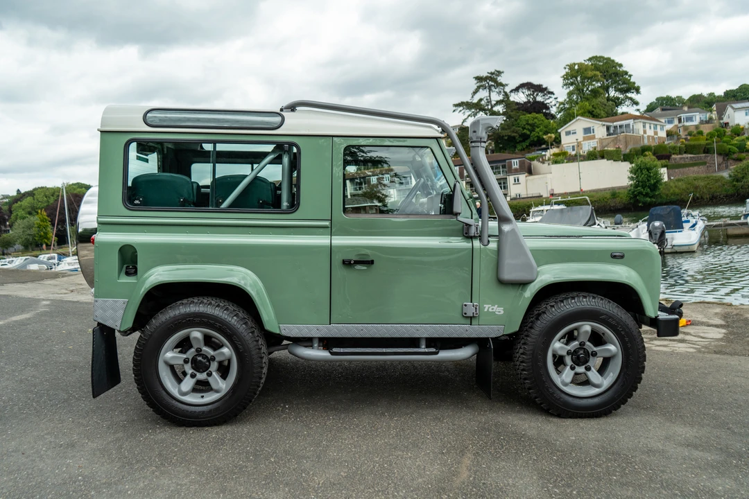 2000 Land Rover Defender 90 - Image 8 of 31