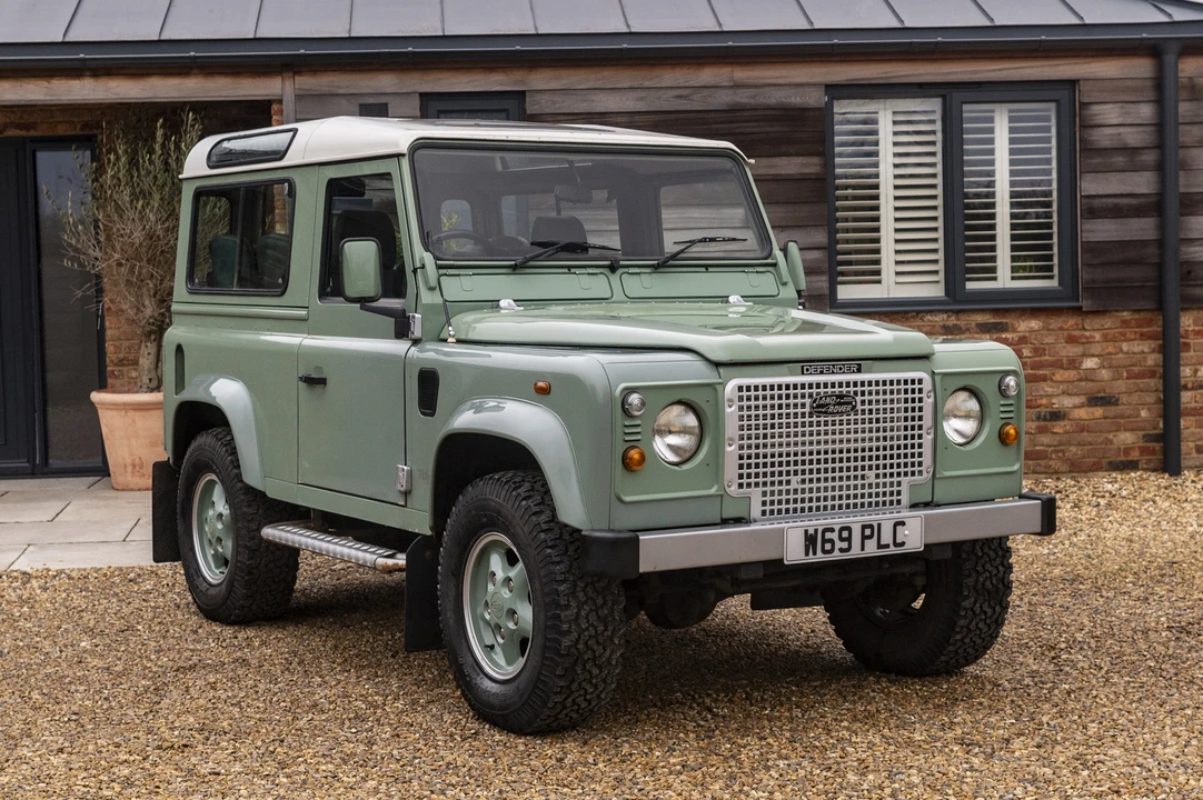 2000 Land Rover Defender 90 - Image 2 of 31
