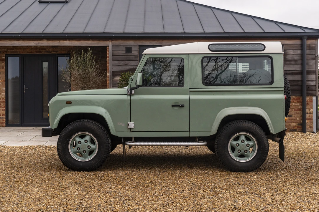 2000 Land Rover Defender 90 - Image 5 of 31