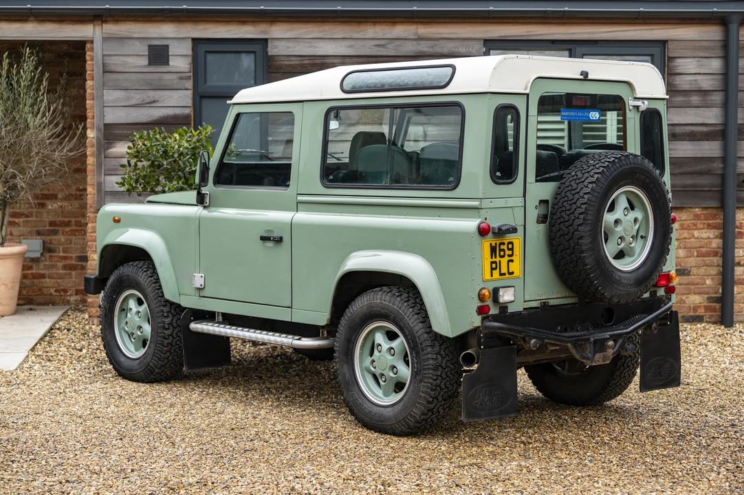 2000 Land Rover Defender 90 - Image 6 of 31