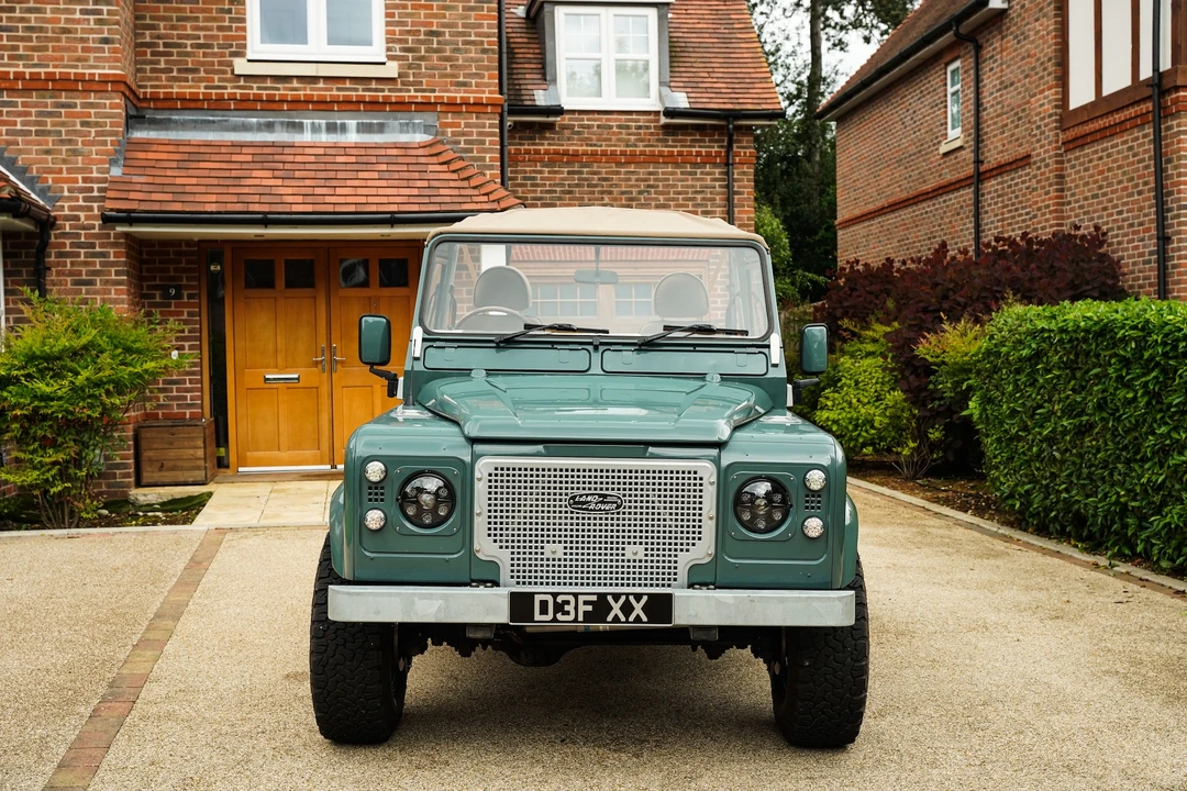 2000 Land Rover Defender 90 - Image 2 of 31