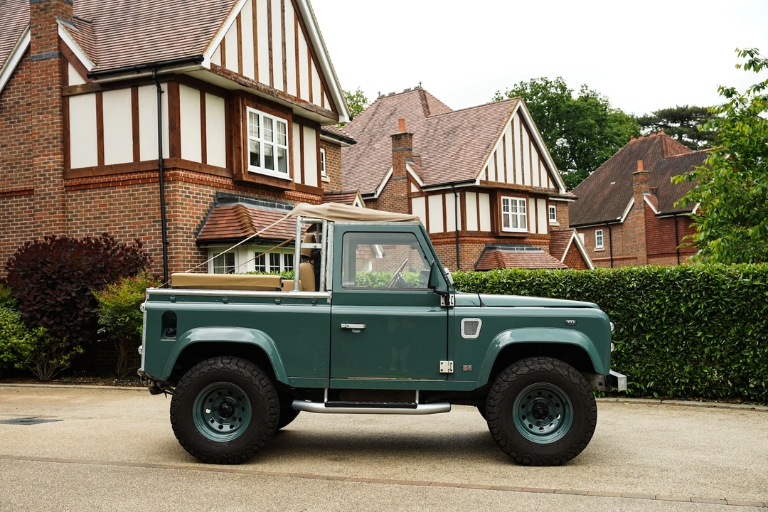 2000 Land Rover Defender 90 - Image 8 of 31