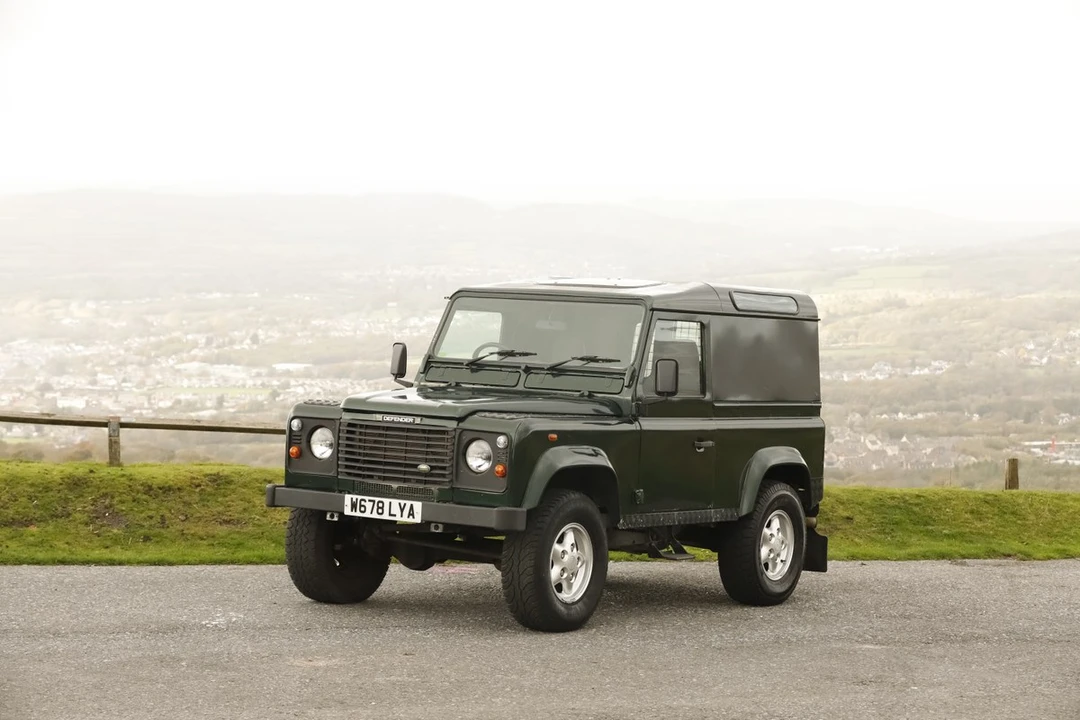 2000 Land Rover Defender 90 - Image 14 of 30