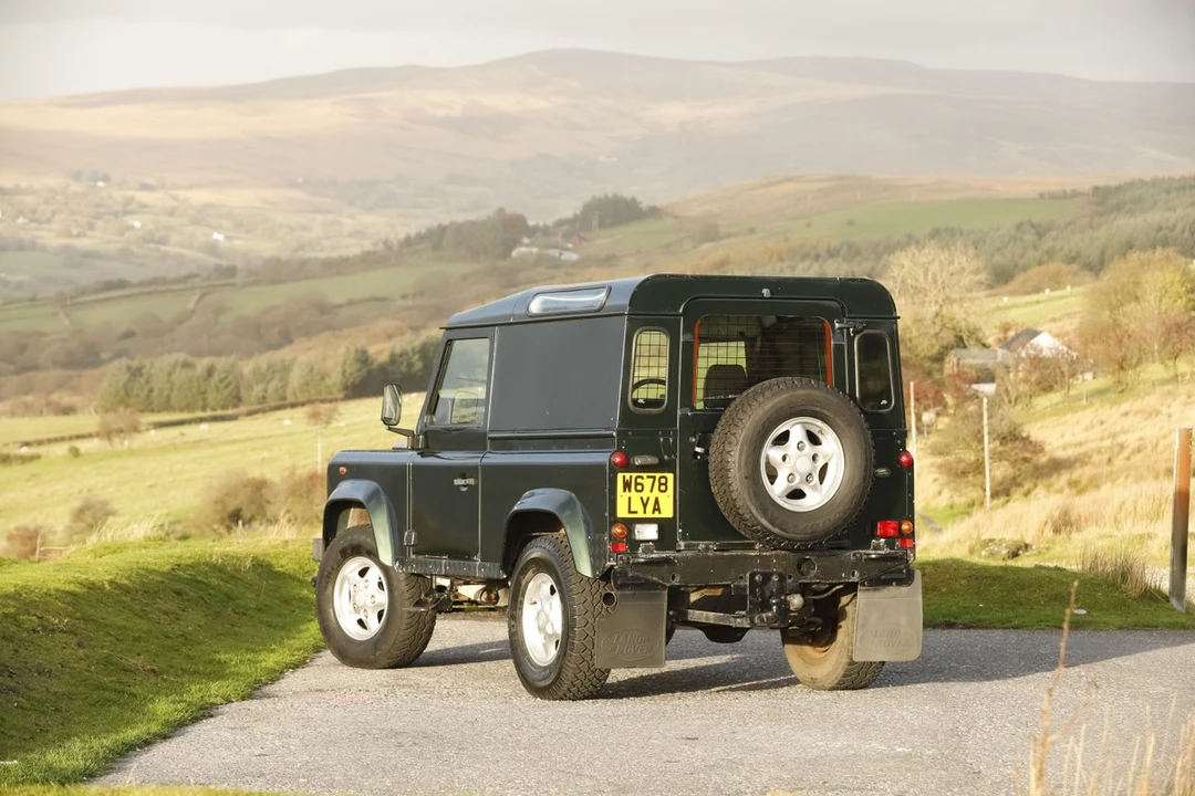 2000 Land Rover Defender 90 - Image 6 of 30