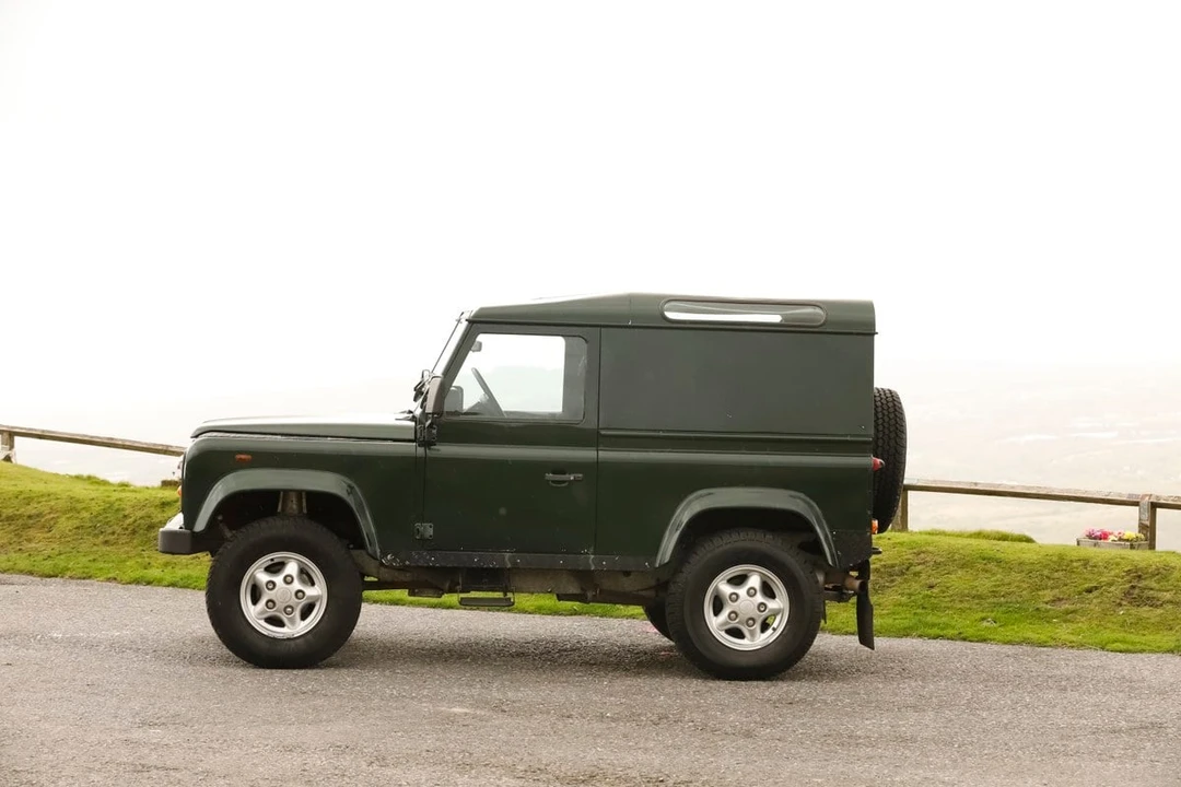 2000 Land Rover Defender 90 - Image 4 of 30