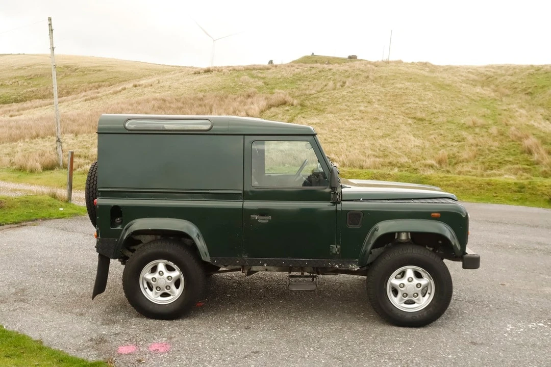 2000 Land Rover Defender 90 - Image 3 of 30