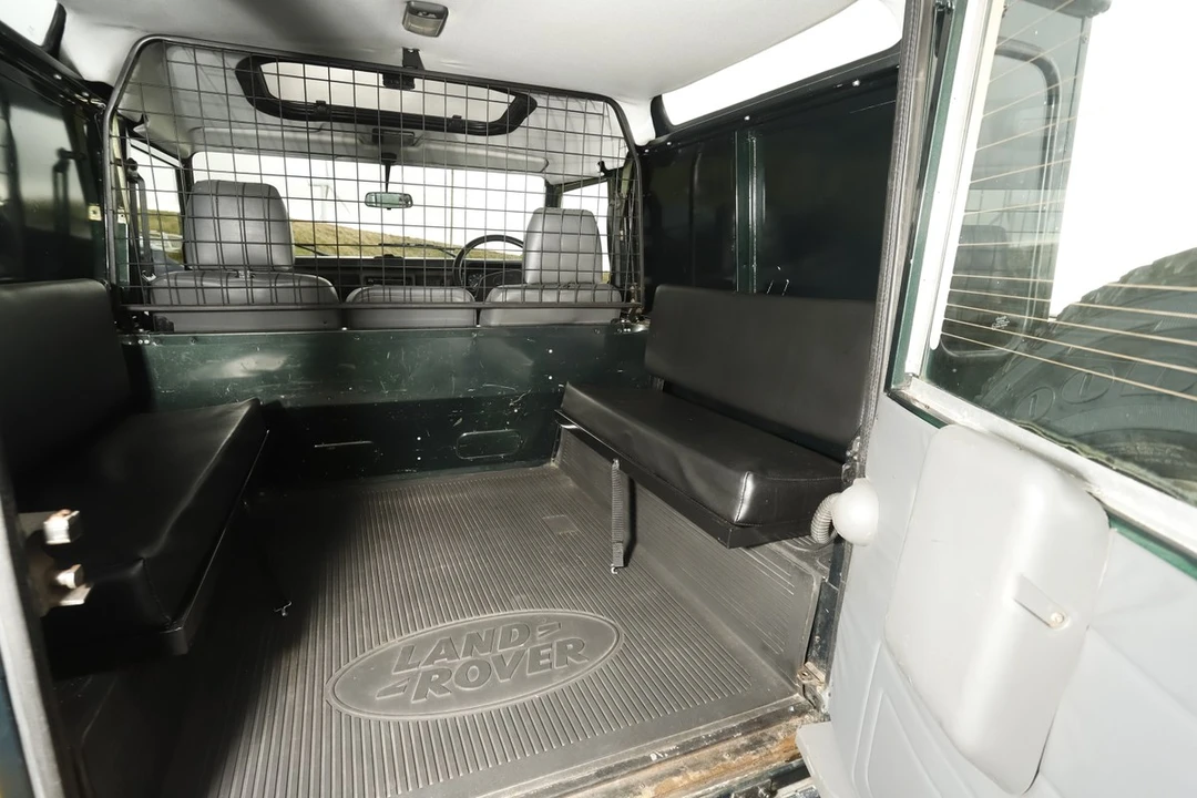 2000 Land Rover Defender 90 - Image 9 of 30