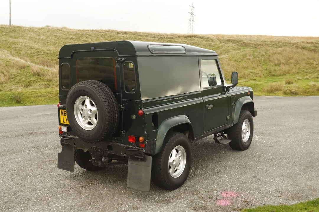 2000 Land Rover Defender 90 - Image 5 of 30
