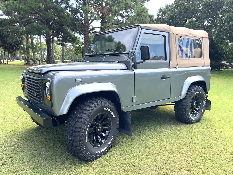 2000 Land Rover Defender 90 - Image 2 of 31