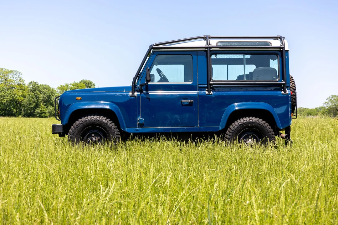 2000 Land Rover Defender 90 - Image 11 of 31