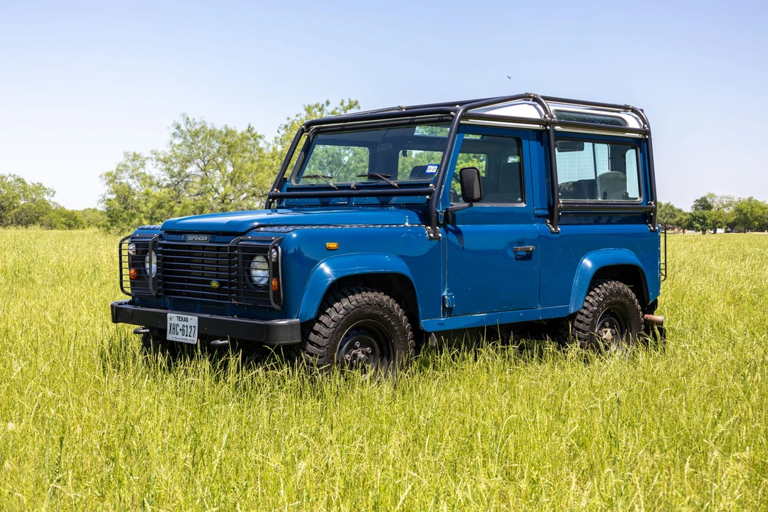 2000 Land Rover Defender 90 - Image 2 of 31