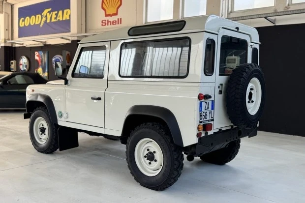 2000 Land Rover Defender 90 - Image 2 of 7
