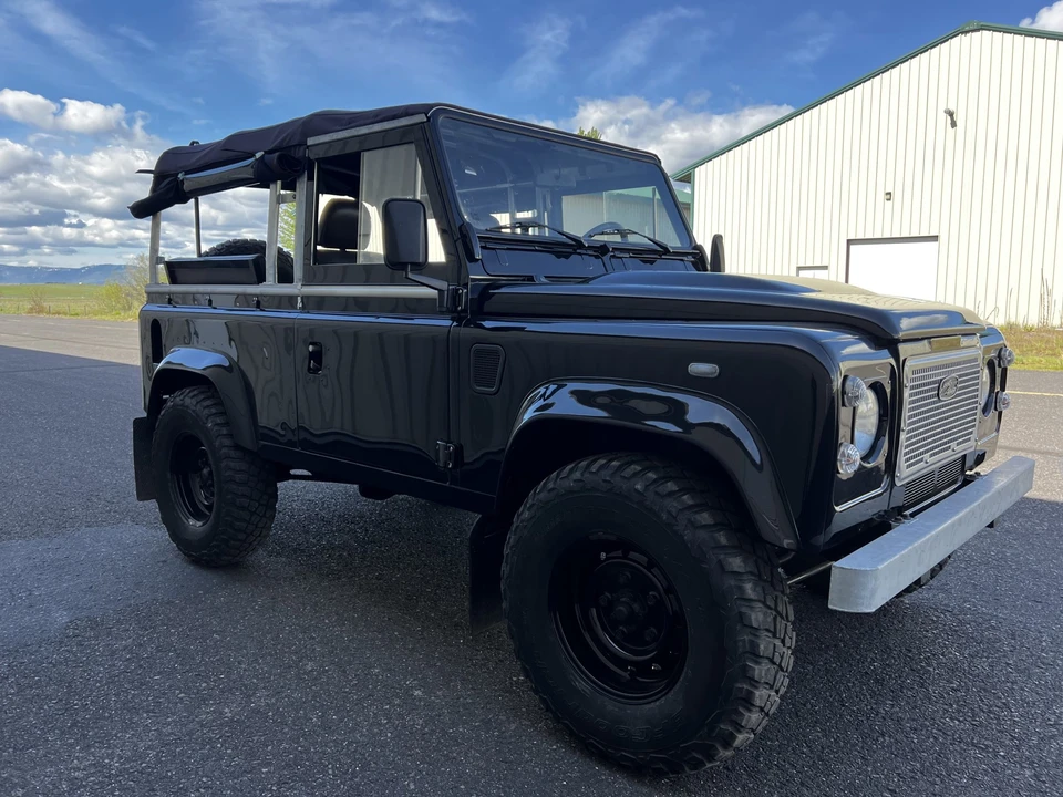 2000 Land Rover Defender 90 - Image 2 of 31
