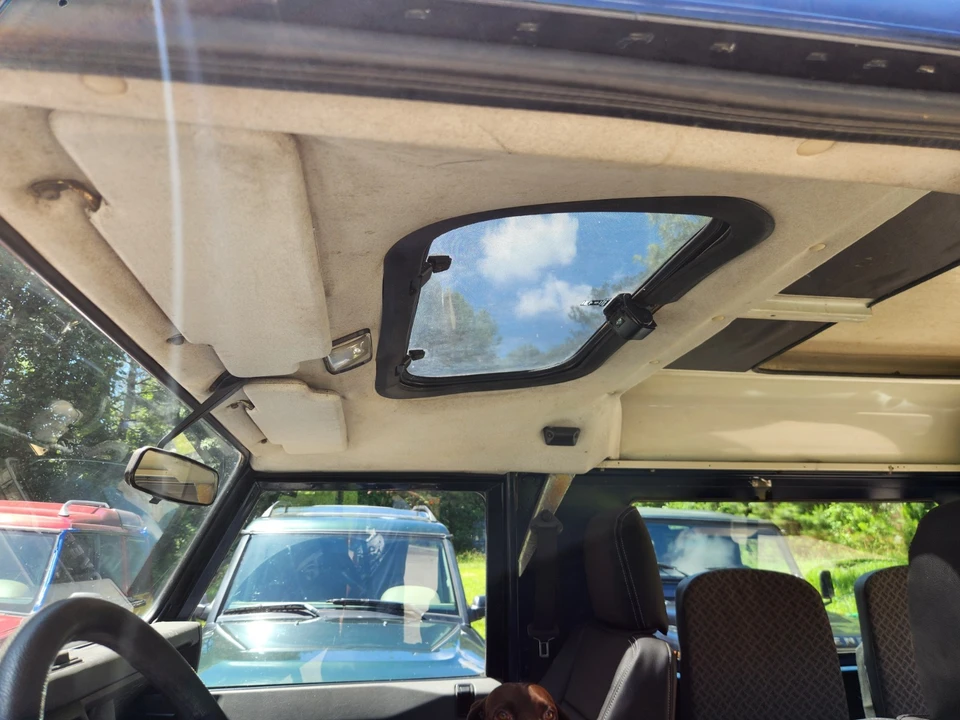 2000 Land Rover Defender 90 - Image 29 of 31